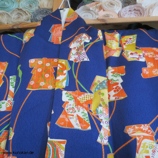Tagasode und Flechtbänder auf kobaltblau Komon Kimono