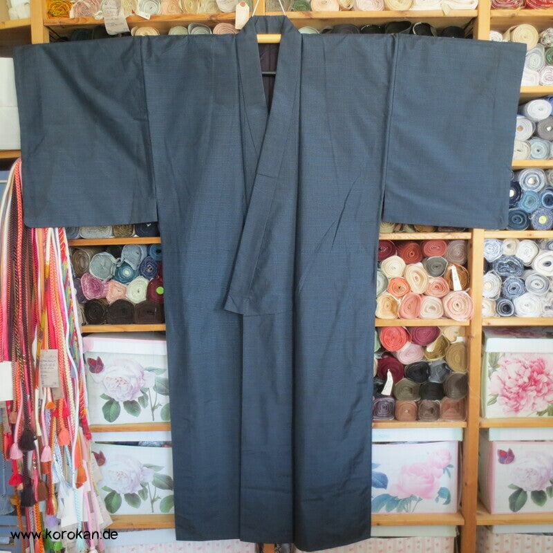 Kimono und Haori Set in blau schwarzer Kasuri Tsumugi Seide