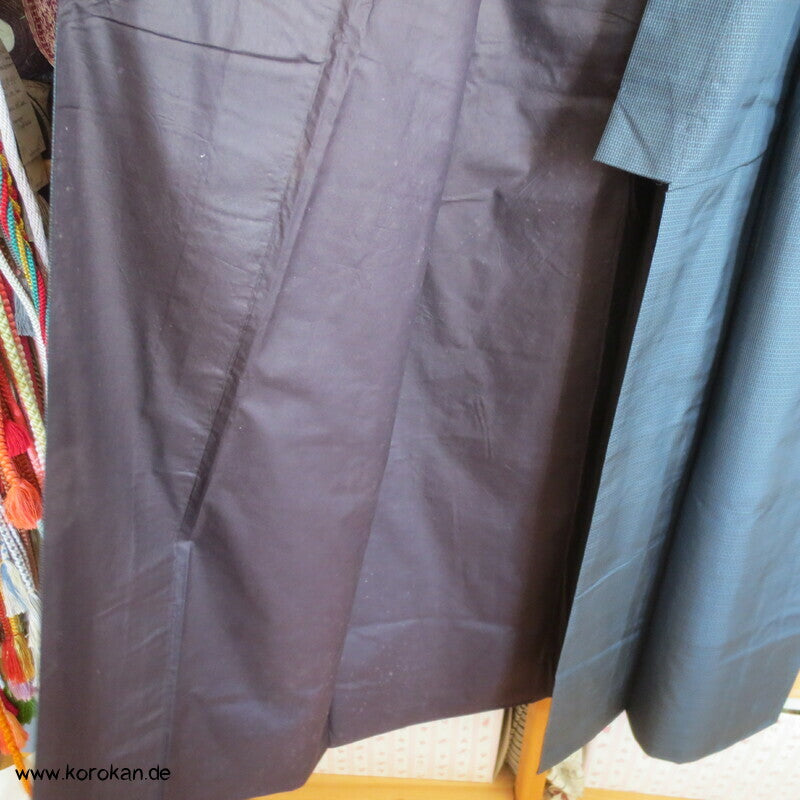 Kimono und Haori Set in blau schwarzer Kasuri Tsumugi Seide