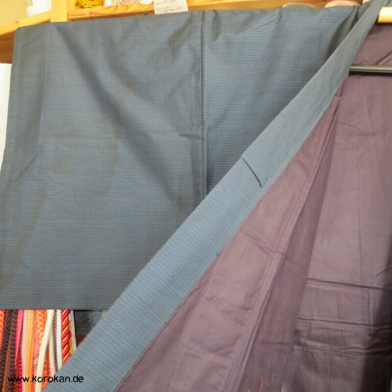 Kimono und Haori Set in blau schwarzer Kasuri Tsumugi Seide
