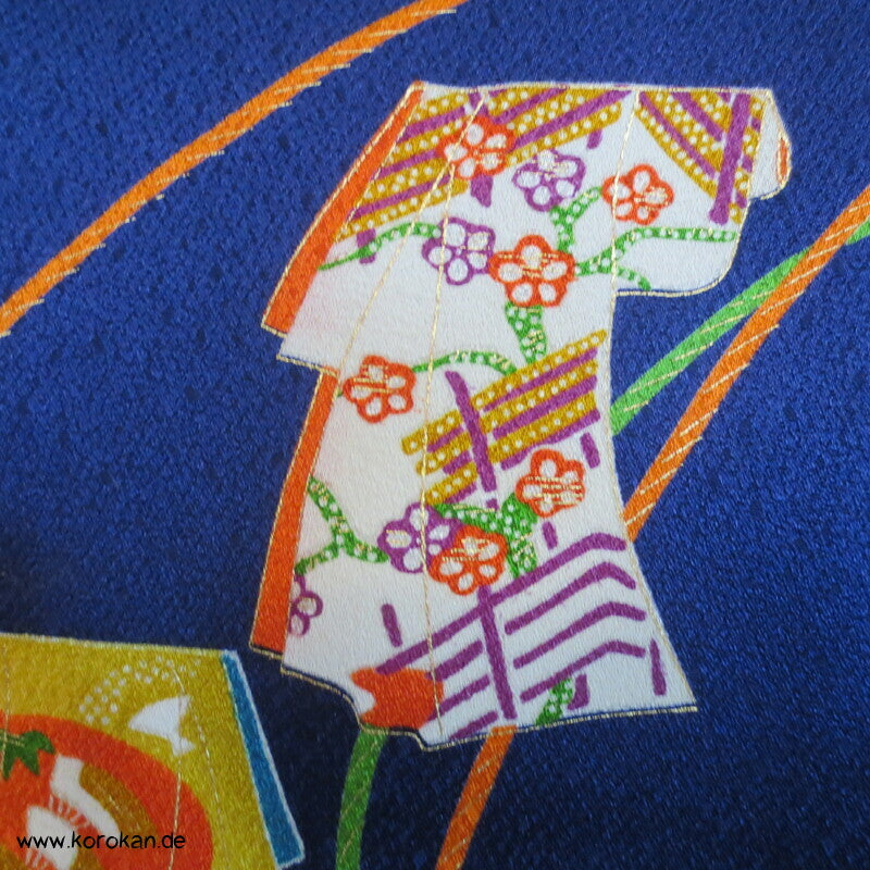 Tagasode und Flechtbänder auf kobaltblau Komon Kimono