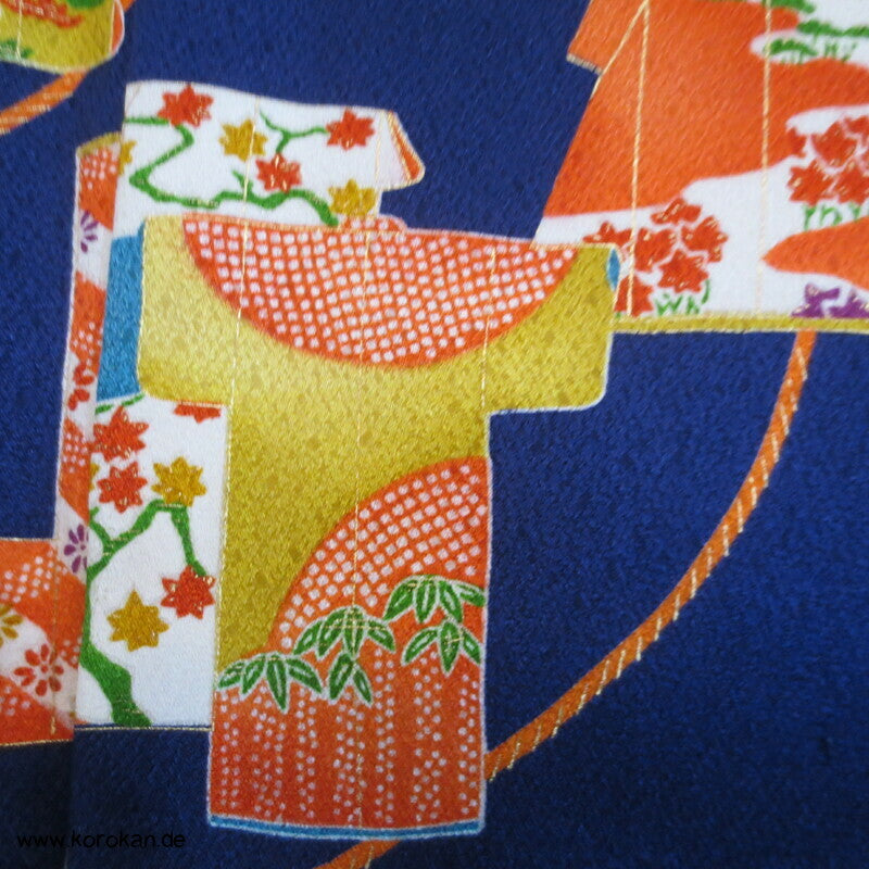Tagasode und Flechtbänder auf kobaltblau Komon Kimono