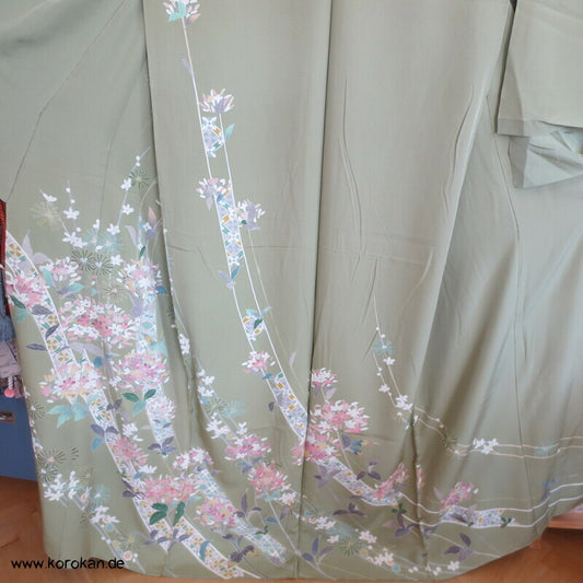 Blütenbögen auf schilfgrün Seiden Karieba für Homongi