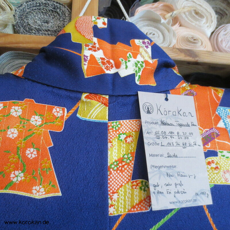 Tagasode und Flechtbänder auf kobaltblau Komon Kimono