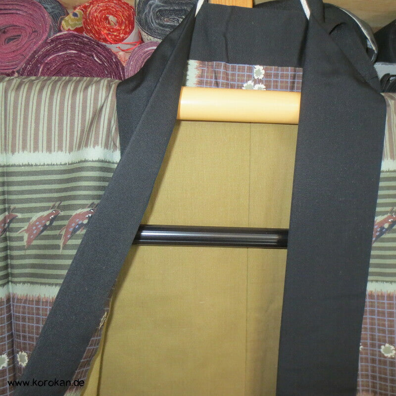 Wildschweine, Regenschirme, Blüten, Kanji Juban Kimono