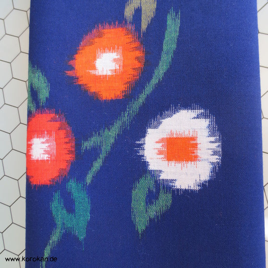Restrolle Kasuri Blüten rot auf blau - Wollstoff für Haori Kimono Jacke