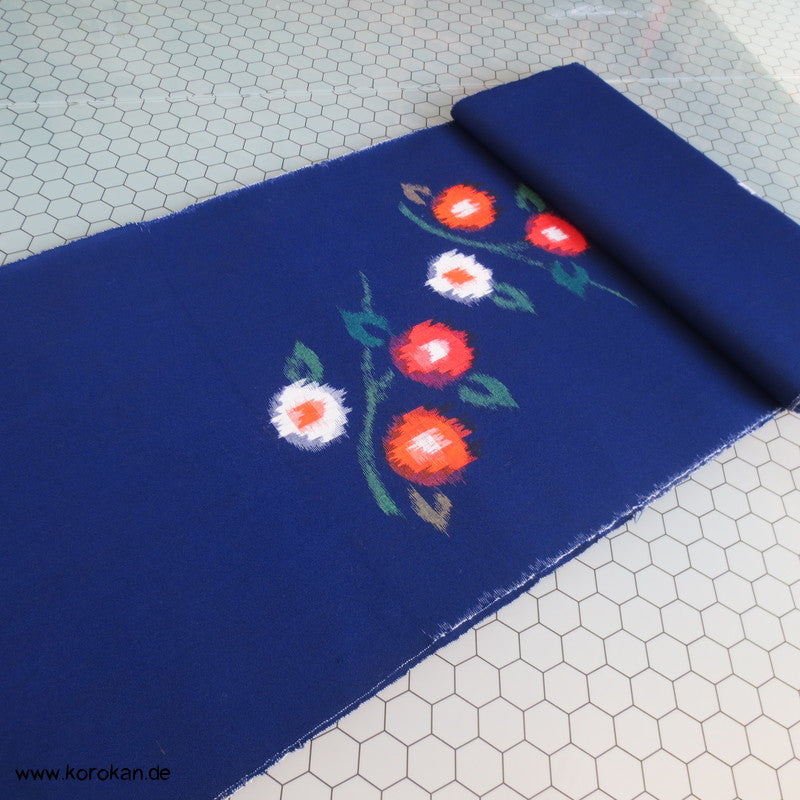 Restrolle Kasuri Blüten rot auf blau - Wollstoff für Haori Kimono Jacke