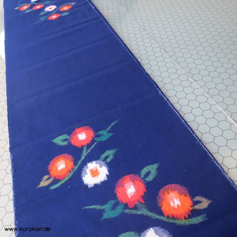 Restrolle Kasuri Blüten rot auf blau - Wollstoff für Haori Kimono Jacke
