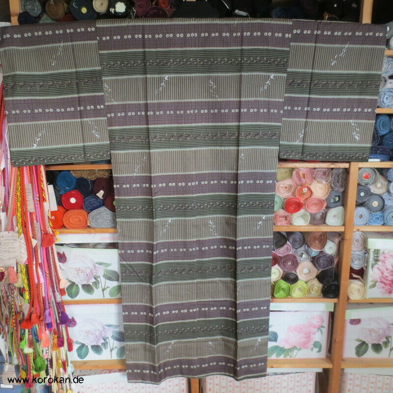 Wildschweine, Regenschirme, Blüten, Kanji Juban Kimono