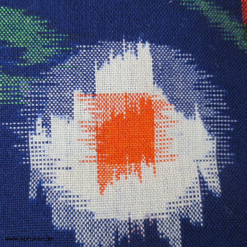Restrolle Kasuri Blüten rot auf blau - Wollstoff für Haori Kimono Jacke