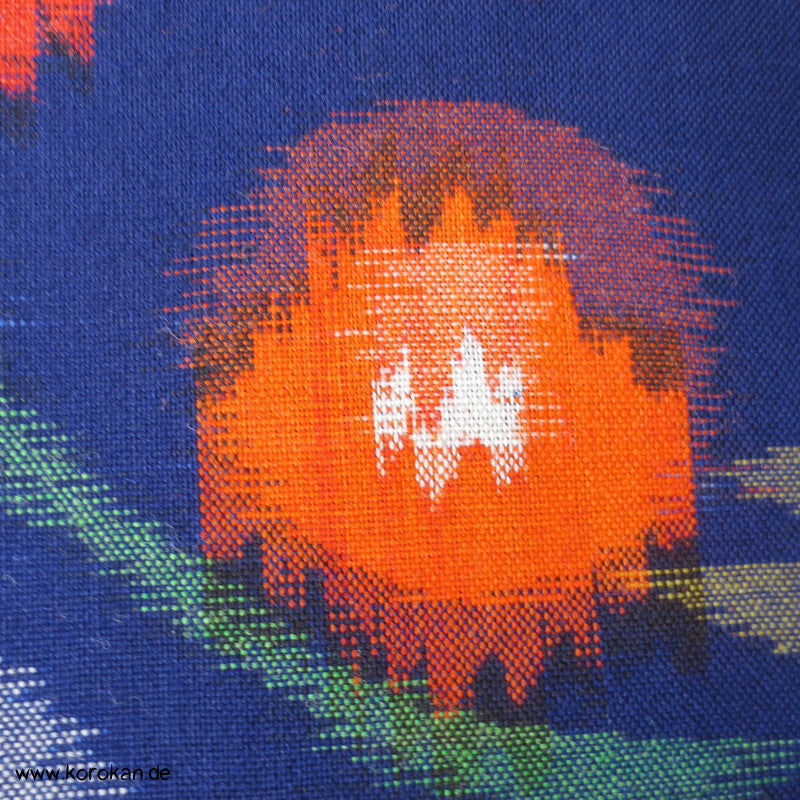 Restrolle Kasuri Blüten rot auf blau - Wollstoff für Haori Kimono Jacke