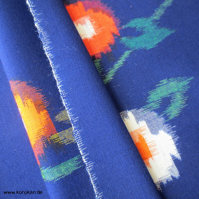 Restrolle Kasuri Blüten rot auf blau - Wollstoff für Haori Kimono Jacke
