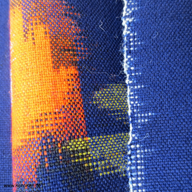 Restrolle Kasuri Blüten rot auf blau - Wollstoff für Haori Kimono Jacke