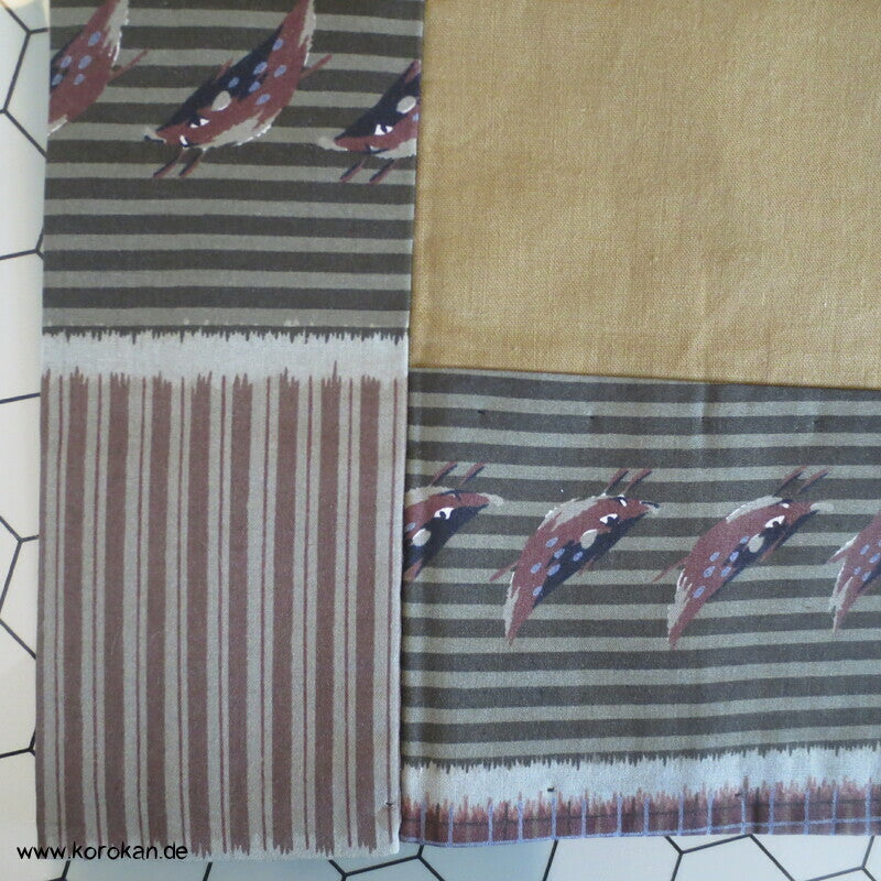 Wildschweine, Regenschirme, Blüten, Kanji Juban Kimono