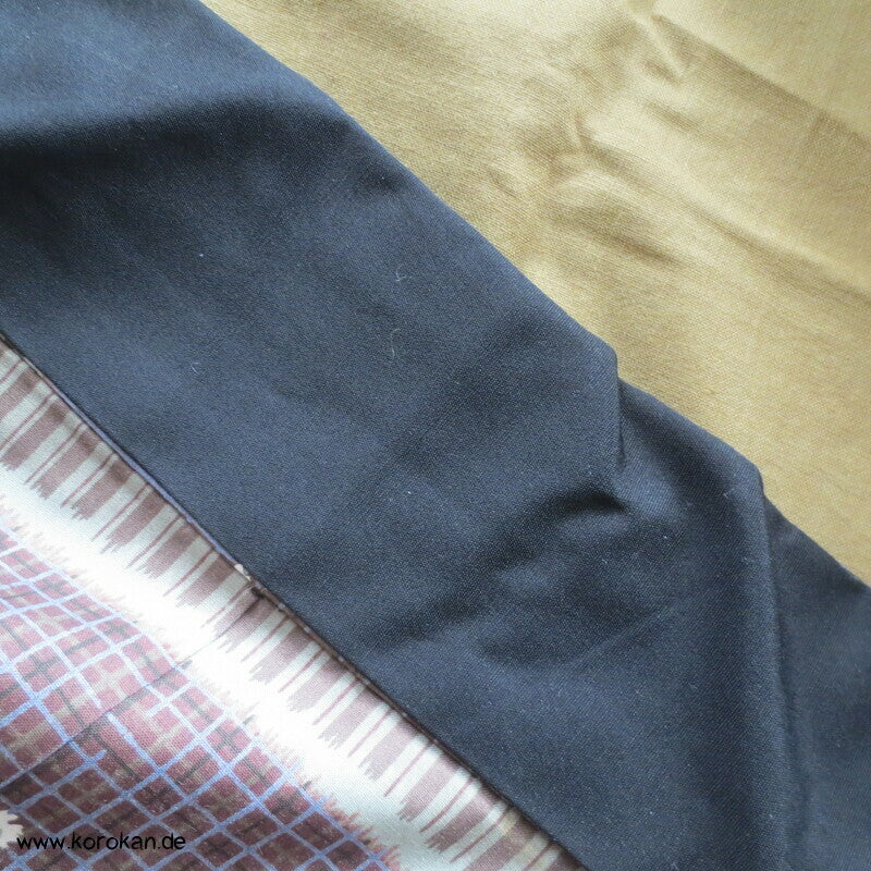 Wildschweine, Regenschirme, Blüten, Kanji Juban Kimono