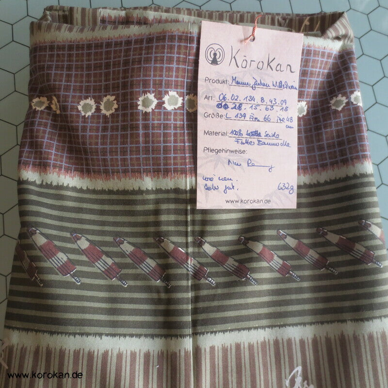 Wildschweine, Regenschirme, Blüten, Kanji Juban Kimono