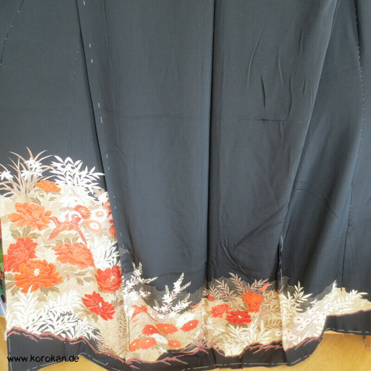 Tomesode, roter Vogel im Pfingstrosenbusch Seiden Karieba