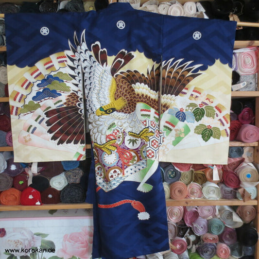 Furisode - Prachtkimono für kleine Jungen, Habicht Stickerei Sayagata Seidendamast