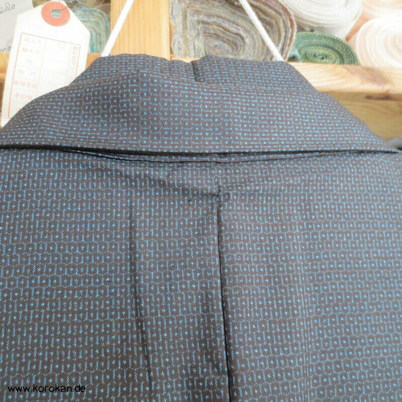 Kimono und Haori Set in blau schwarzer Kasuri Tsumugi Seide, große Welle