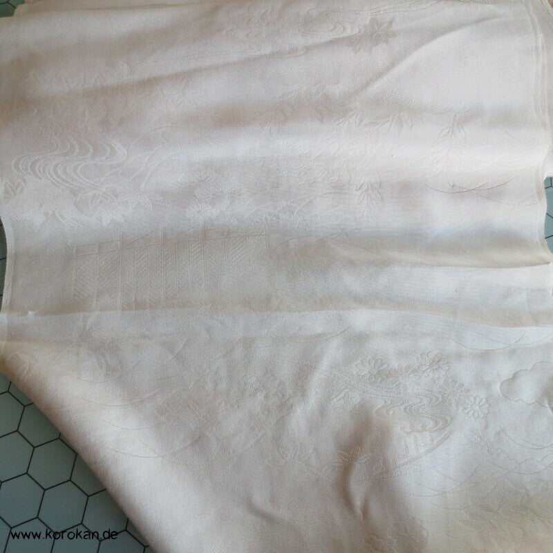hautfarbener Rinzu Seiden Kimono Damast, mit Hakkake Seidencrepe