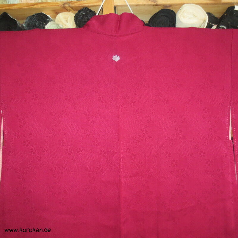 3 Mon burgundfarbiger Seiden Rinzu Damast Haori, Genjiko