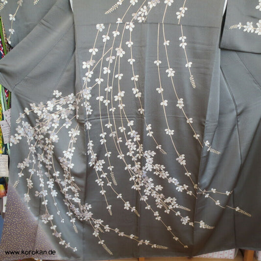 Nandina Zweige auf graugrün Homongi Kimono