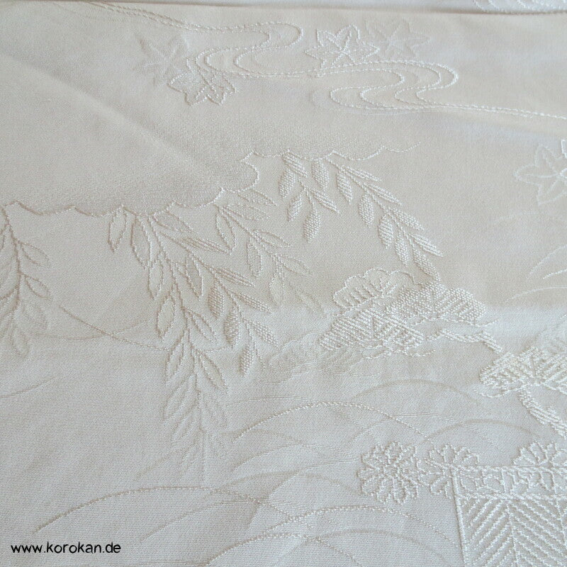 hautfarbener Rinzu Seiden Kimono Damast, mit Hakkake Seidencrepe