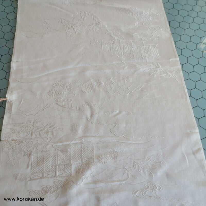 hautfarbener Rinzu Seiden Kimono Damast, mit Hakkake Seidencrepe