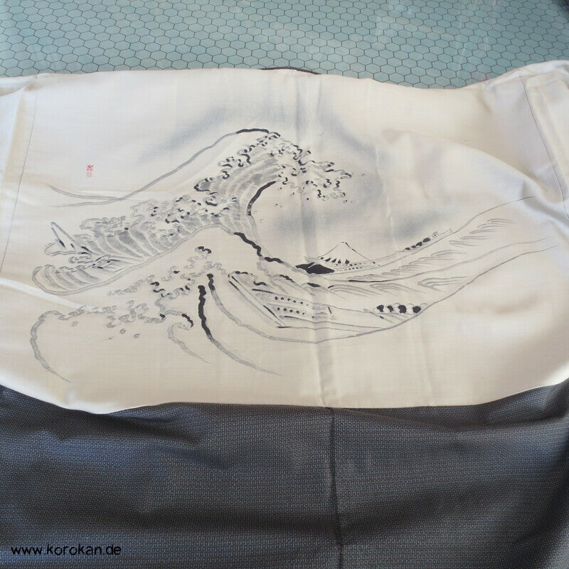 Kimono und Haori Set in blau schwarzer Kasuri Tsumugi Seide, große Welle