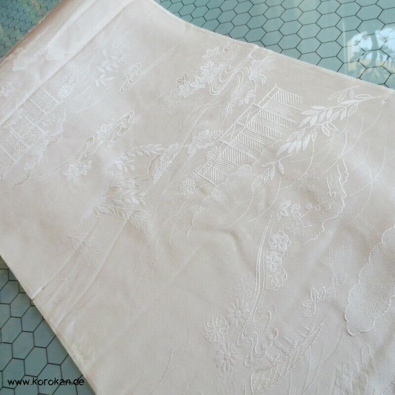 hautfarbener Rinzu Seiden Kimono Damast, mit Hakkake Seidencrepe