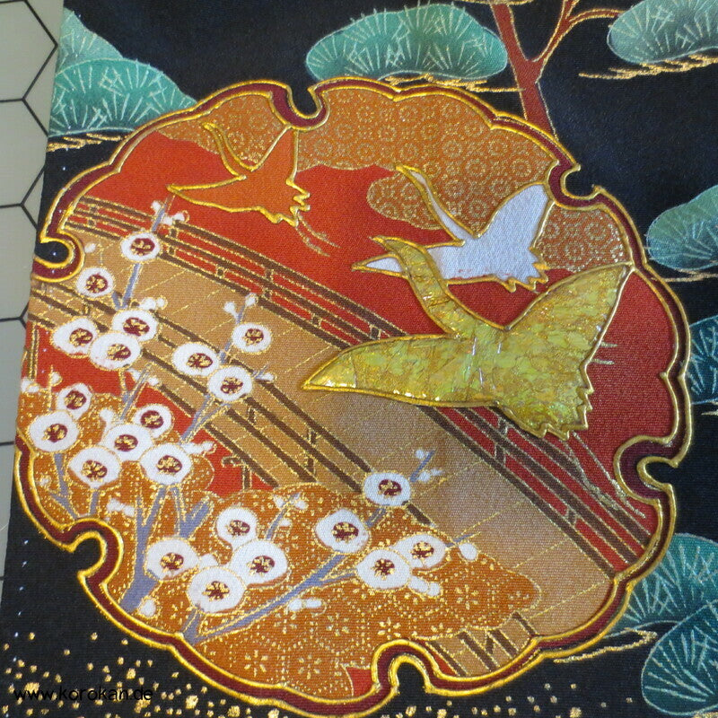 bunt-goldene Spiegel im Wald Tomesode Seiden Kimono