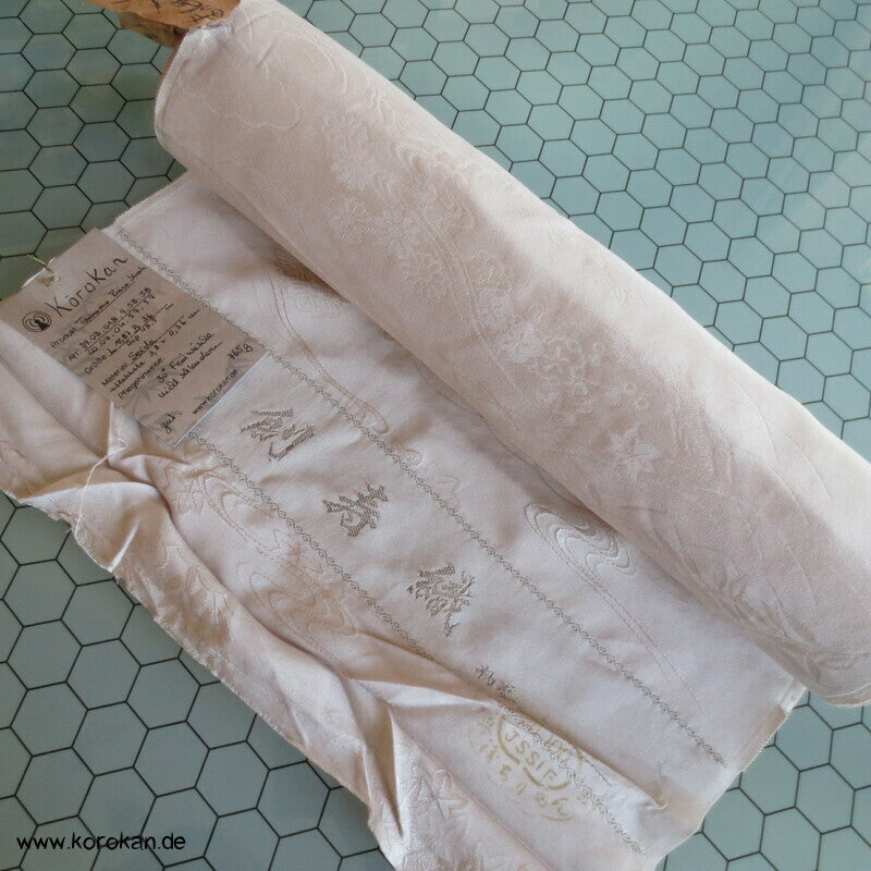 hautfarbener Rinzu Seiden Kimono Damast, mit Hakkake Seidencrepe