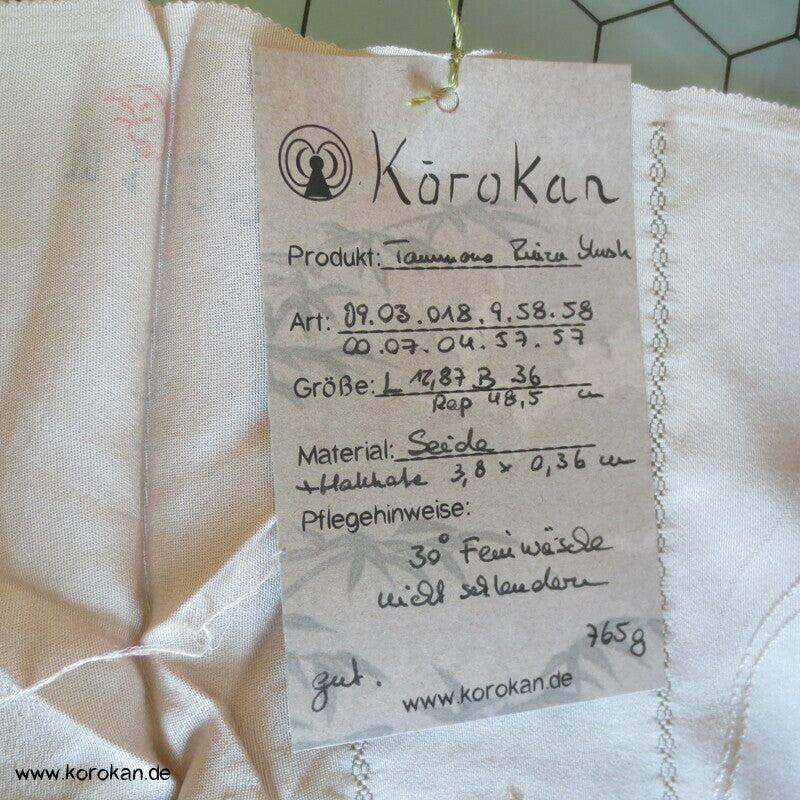 hautfarbener Rinzu Seiden Kimono Damast, mit Hakkake Seidencrepe
