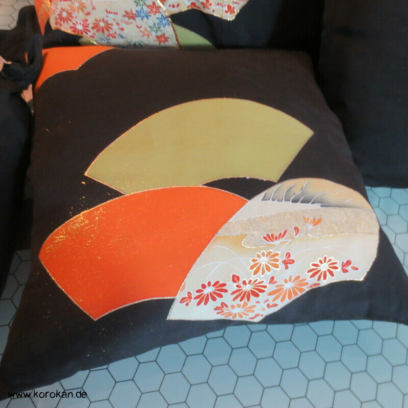 Kissenset aus Kimonoseide mit bunten Fächer, Goldstaub, 4 Stück