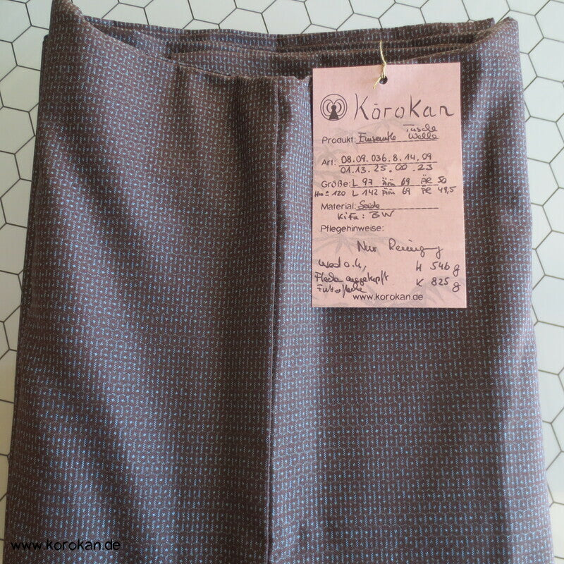 Kimono und Haori Set in blau schwarzer Kasuri Tsumugi Seide, große Welle