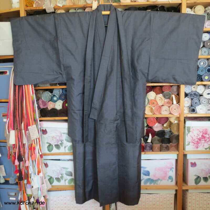 Kimono und Haori Set in blau schwarzer Kasuri Tsumugi Seide, Greifvogel Futter