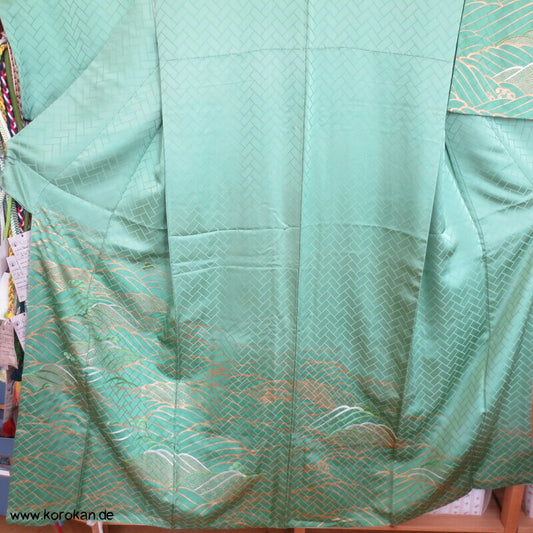 Homongi Kimono goldene Wellen auf Higaki Seidendamast