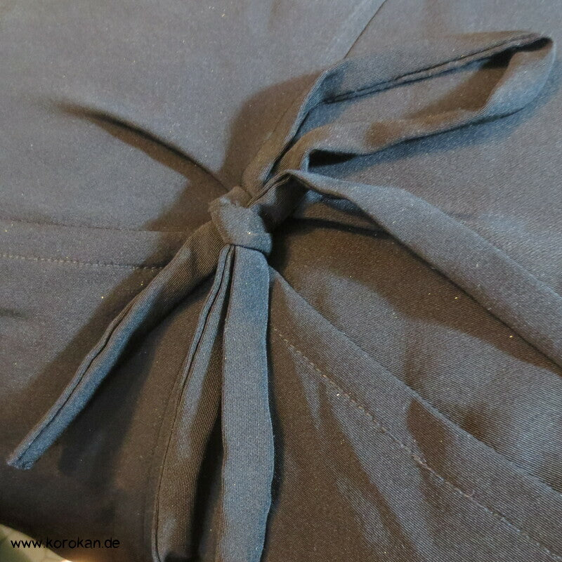 Kissenset aus Kimono Seide mit gestickten Ahornblättern, 1 x groß, 1 x klein