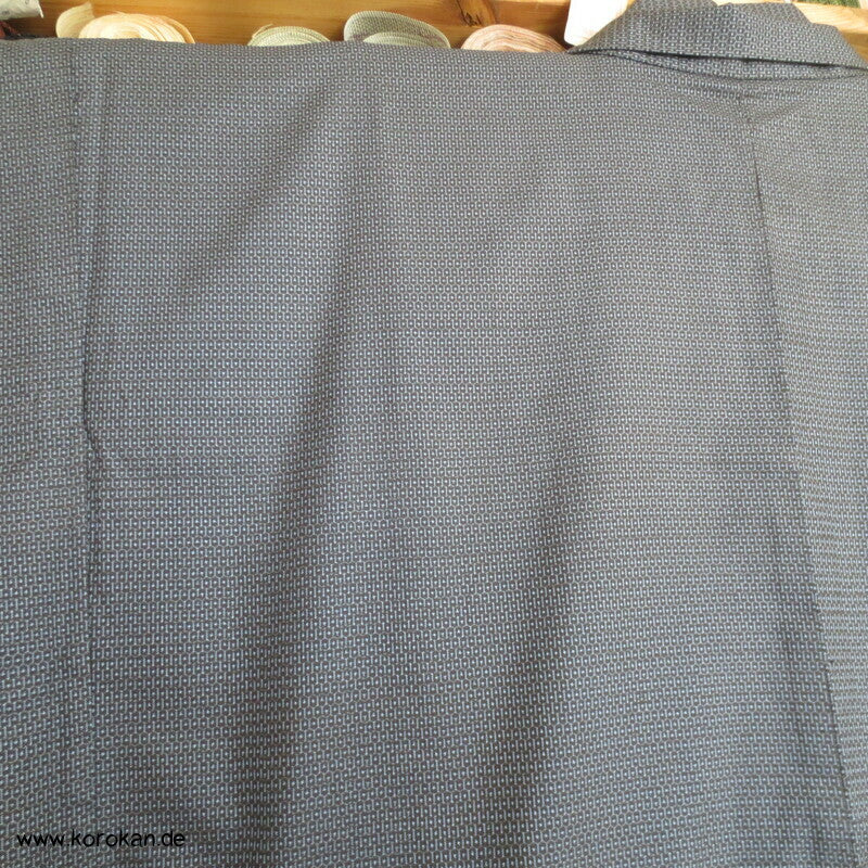 Kimono und Haori Set in blau schwarzer Kasuri Tsumugi Seide, Greifvogel Futter
