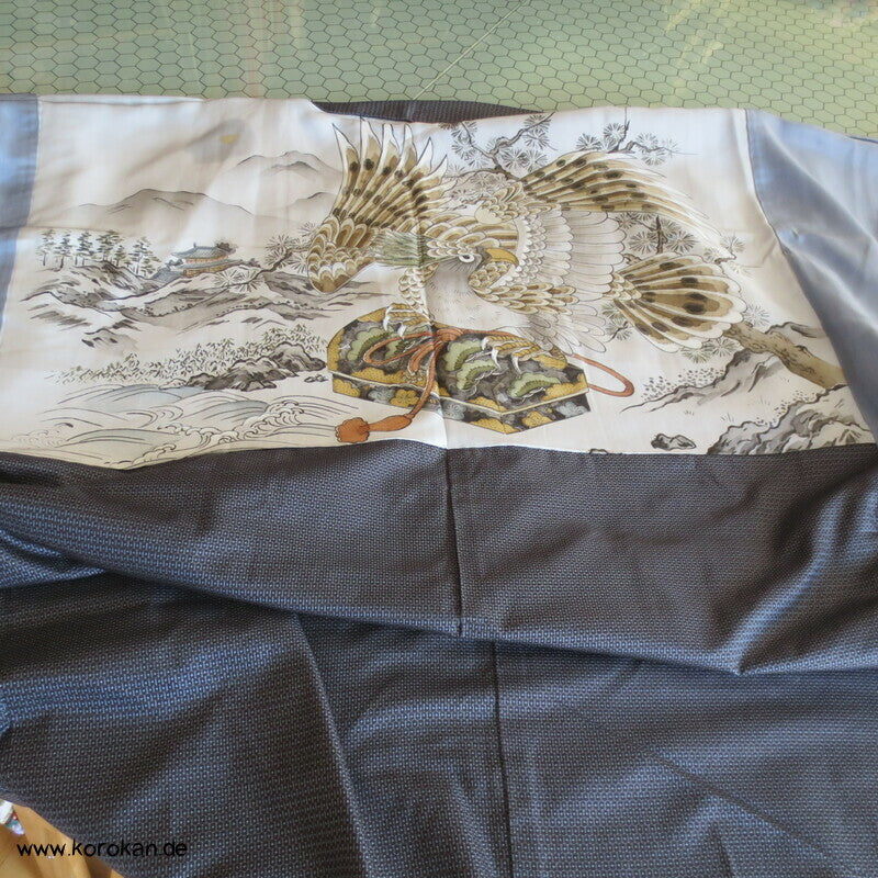 Kimono und Haori Set in blau schwarzer Kasuri Tsumugi Seide, Greifvogel Futter