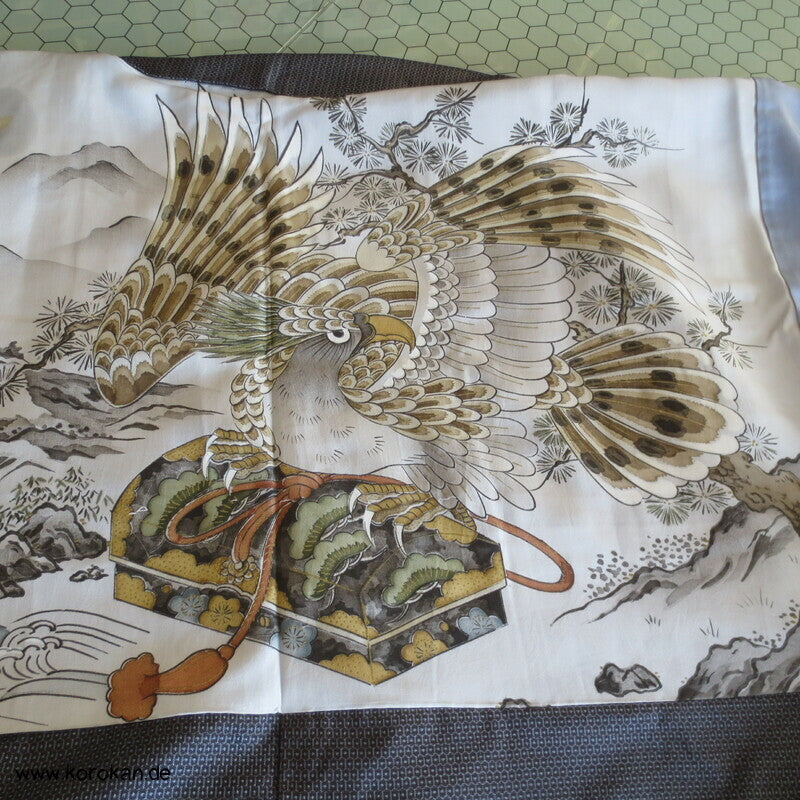 Kimono und Haori Set in blau schwarzer Kasuri Tsumugi Seide, Greifvogel Futter