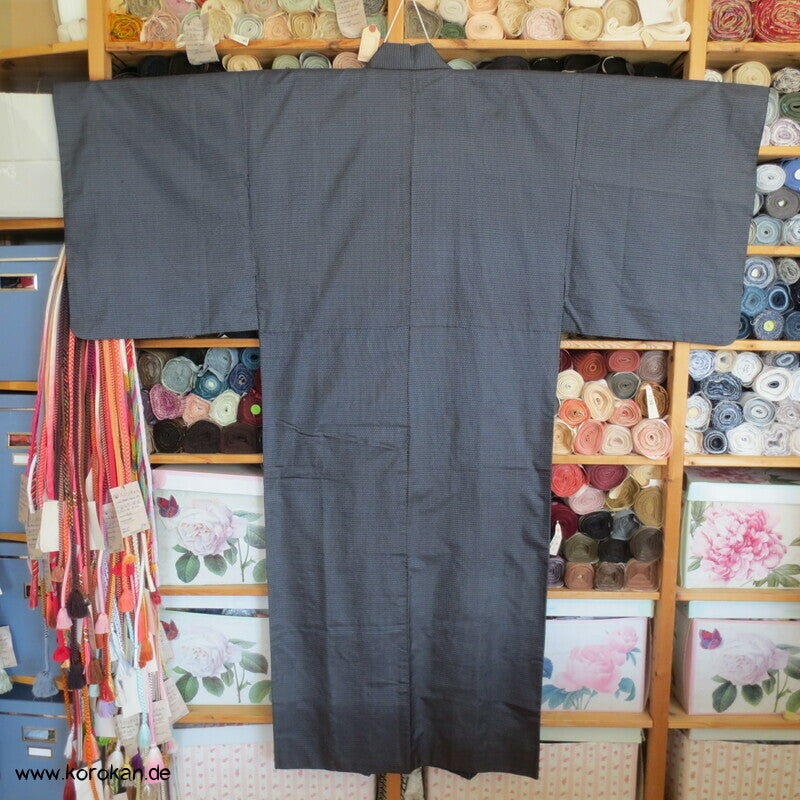Kimono und Haori Set in blau schwarzer Kasuri Tsumugi Seide, Greifvogel Futter