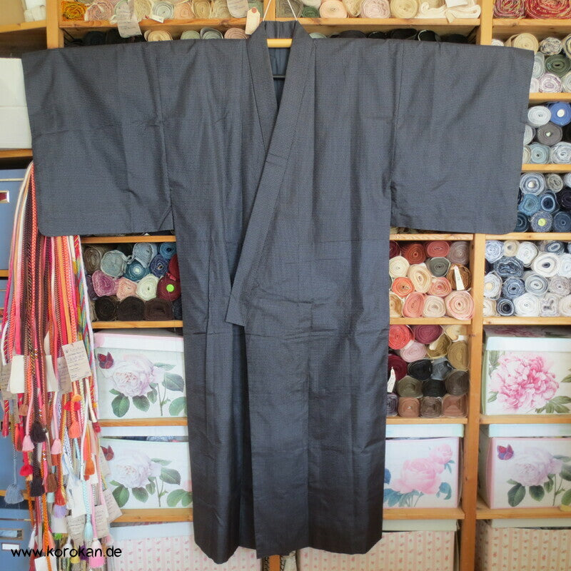 Kimono und Haori Set in blau schwarzer Kasuri Tsumugi Seide, Greifvogel Futter