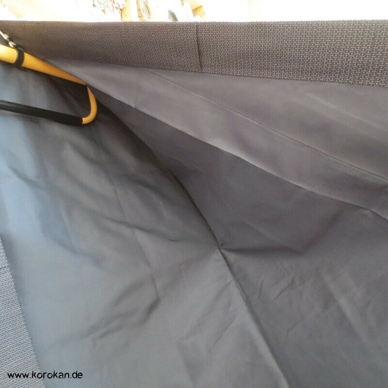Kimono und Haori Set in blau schwarzer Kasuri Tsumugi Seide, Greifvogel Futter