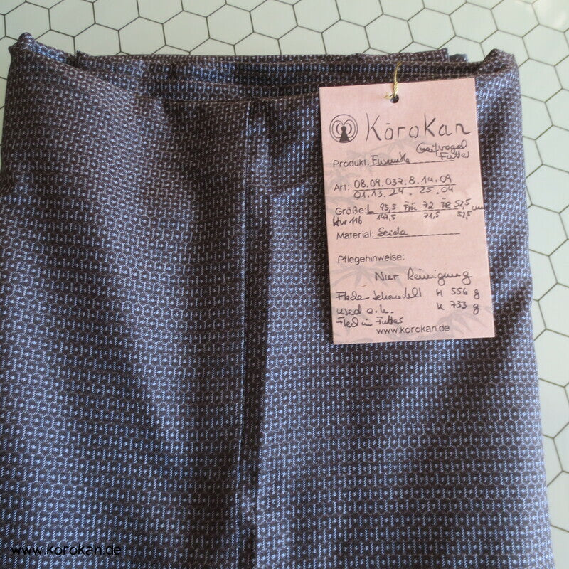Kimono und Haori Set in blau schwarzer Kasuri Tsumugi Seide, Greifvogel Futter