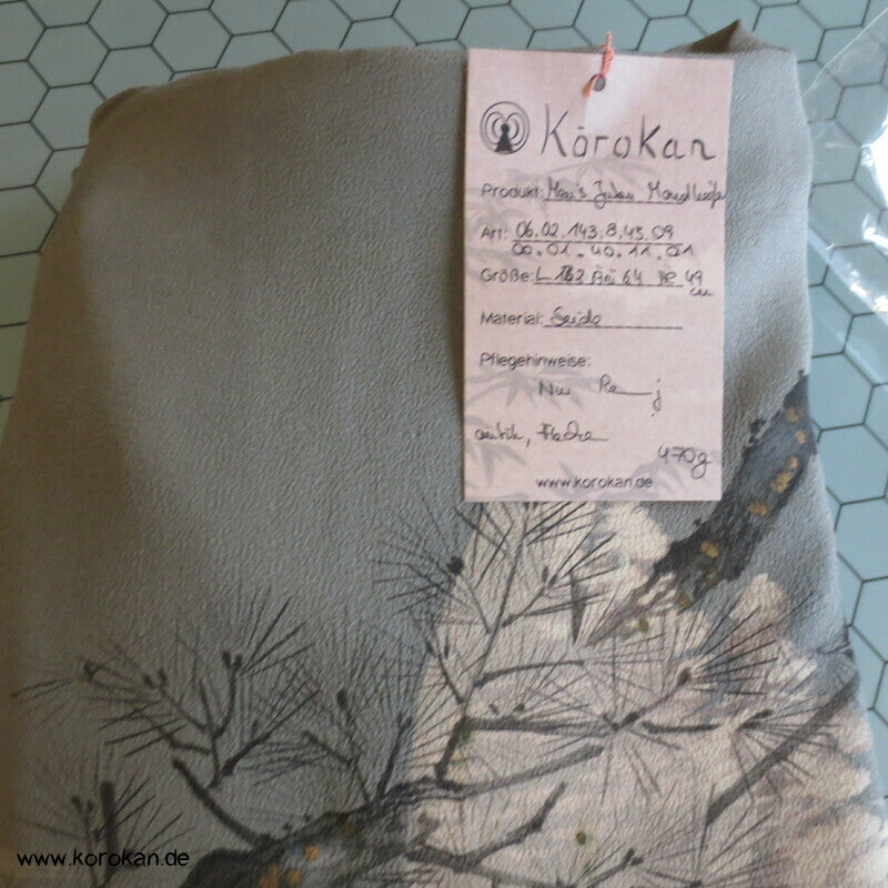 alte Kiefer vorm Mond, Nachtgeschichten Juban Unter Kimono