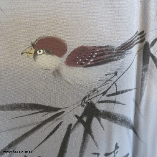 schlecht gelaunter Spatz im Bambus Futter Haori Kimonojacke