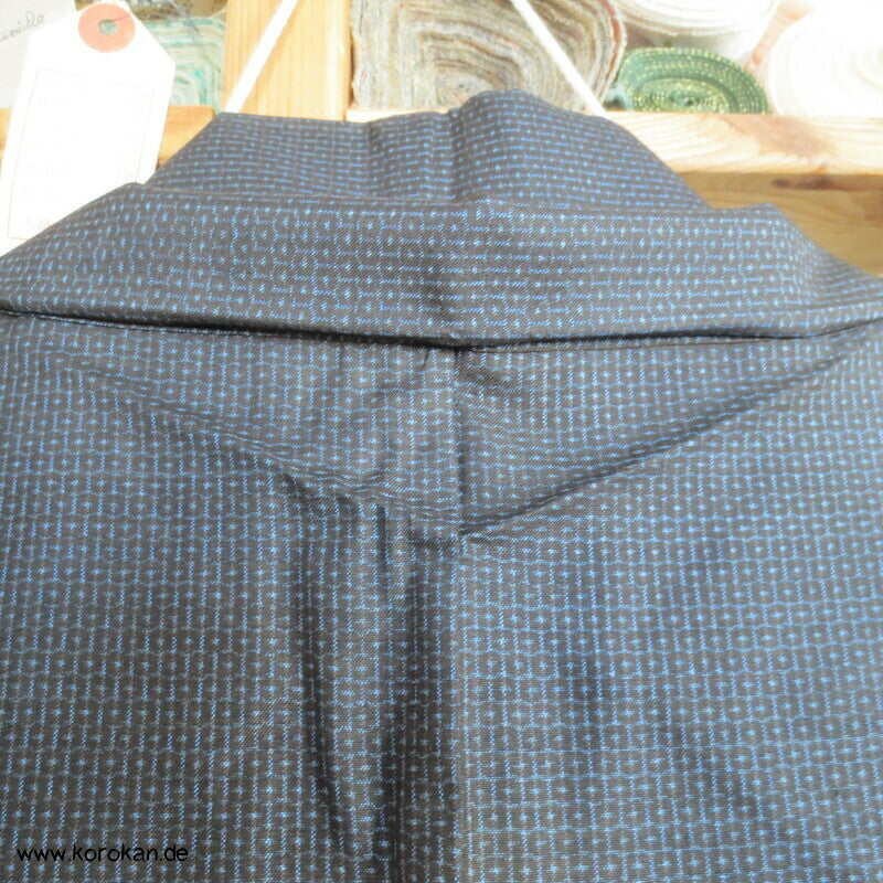 Kimono und Haori Set in blau schwarzer Kasuri Tsumugi Seide, kurz und breit