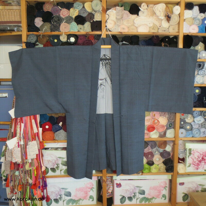 schlecht gelaunter Spatz im Bambus Futter Haori Kimonojacke
