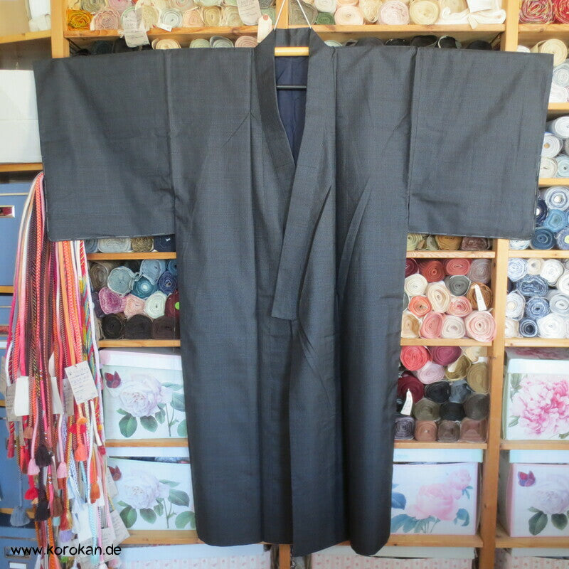 Kimono und Haori Set in blau schwarzer Kasuri Tsumugi Seide, kurz und breit